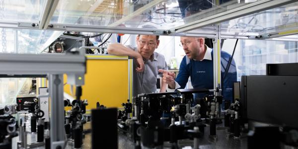 Scientists measure how electrons move in sync with atomic vibrations